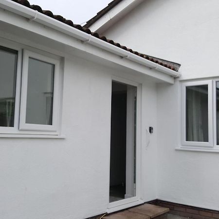 Rumney House Villa Cardiff Room photo